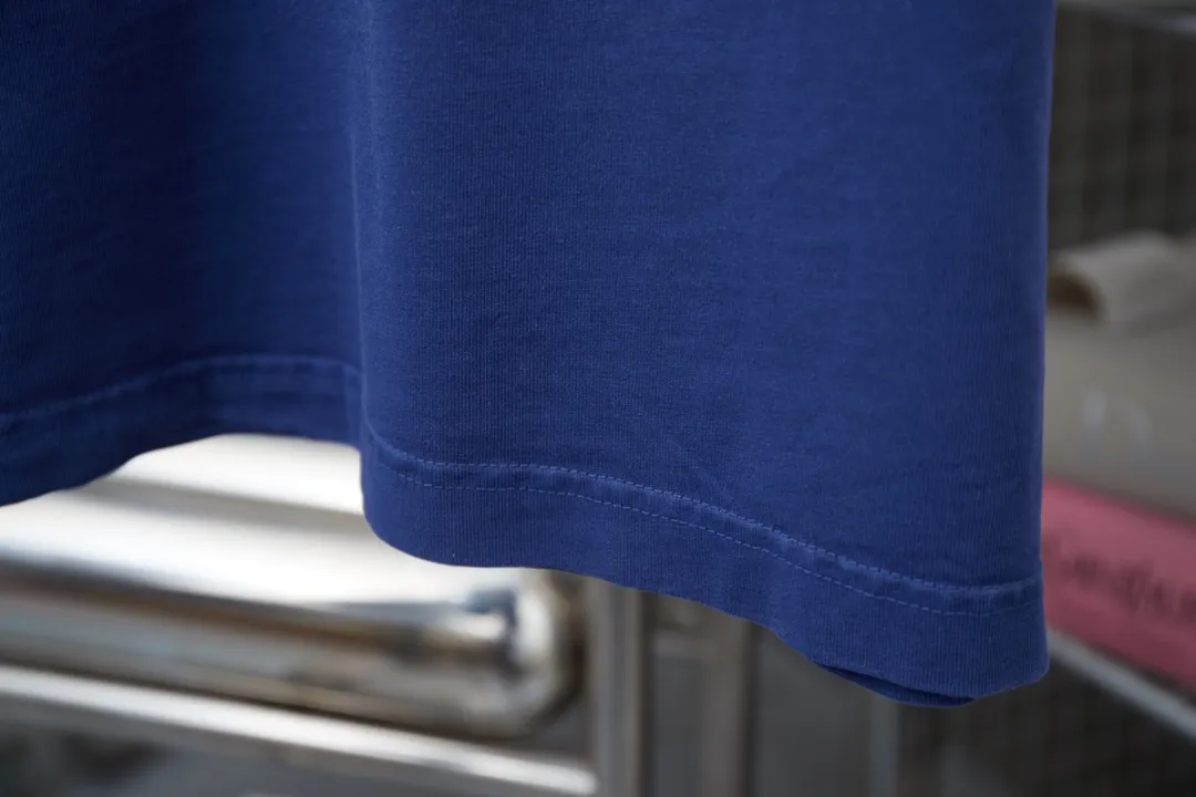 🅿️220 Chrome Hearte 25SS early spring new model, denim patch contrasting letter logo printed short sleeves, light luxury, essential item for daily commuting for men and women, correct version, welcome to compare, detailed features · 280g 100% pure cotton double yarn jersey fabric · Custom dyed in the same cylinder, special thickened 32 count double-strand 1X1 thread · Cut denim splicing ➕ three-dimensional thick plate ➕ white ink direct-injection printing. Ready-made garments are dyed, then faded and fried with snowflakes, then washed to make them look old. Common washing improves the effect · Double-needle stitching across seams · Original main mark, washed tag, branded moisture-proof paper packaging Color: black/blue/white Size: S/M/L/XL